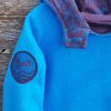Kid's reversible hoody in turquoise/plum - close up